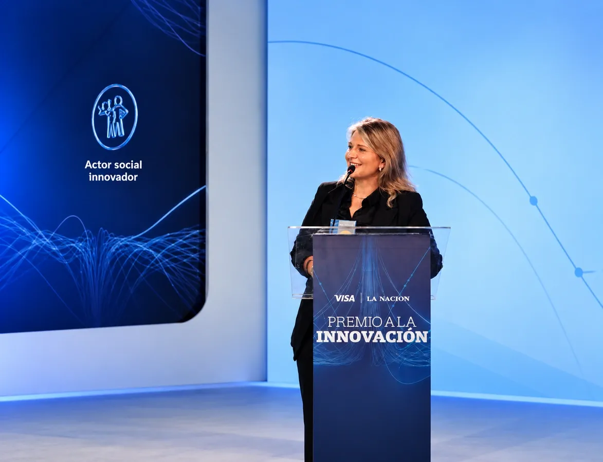 PRODEMAN PREMIO A LA REINVENCIÓN DEL NEGOCIO LA NACIÓN VISA